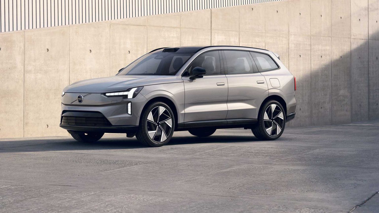 Volvo Adds Plug & Charge Capability to EX90 in U.S., Plans EX60 Rollout at Launch