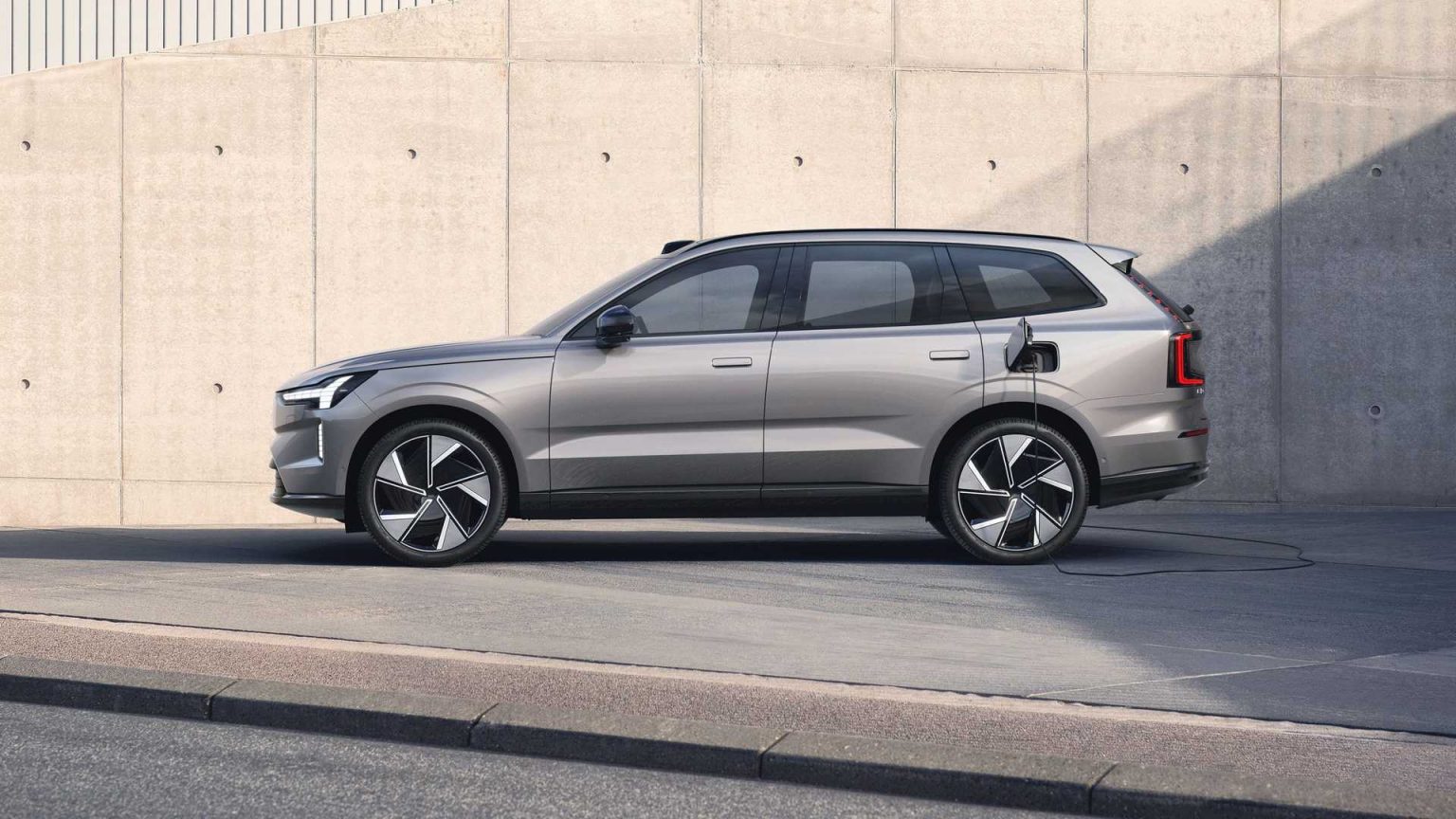 Volvo’s All-Electric EX90 SUV Set for Q4 Production in South Carolina and China