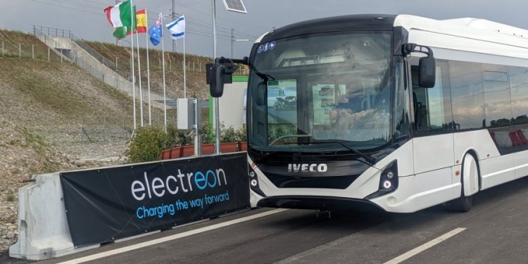 Germanys first public wireless EV charging road has started 750x375 - Germany’s First Public Wireless EV Charging Road Has Started