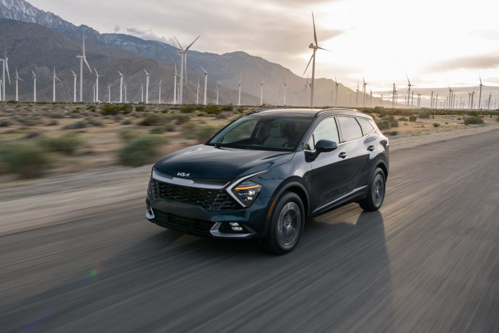 2023 Kia Sportage Hybrid wins Motor1.com 2022 Star Awards in Best SUV category