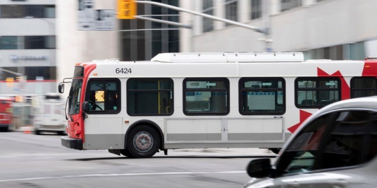 1 4900760 750x375 - Canadian Government Commits $350 Million for Electric Bus and Charging Infrastructure in Ottawa