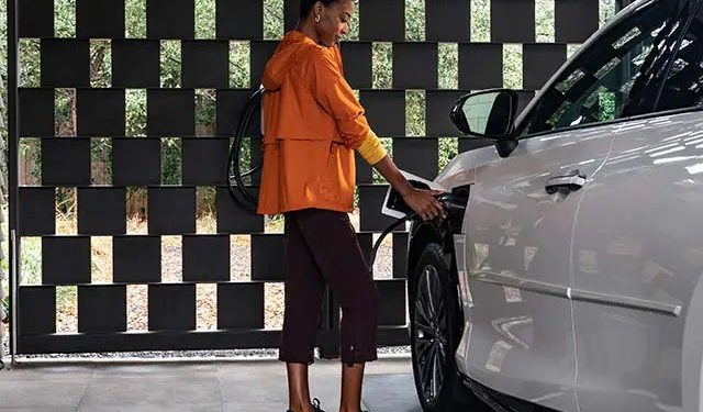Lexus ChargePoint 640x375 - Lexus Partners with ChargePoint and Qmerit to Offer Convenient, Accessible Charging Solutions