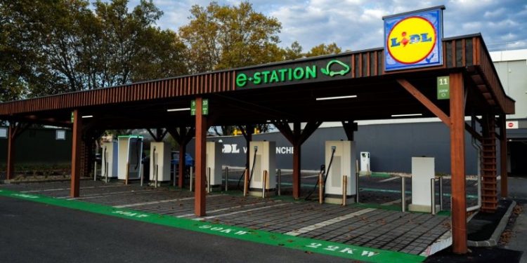 Lidl Opens Four Fast-Charging Stations for Electric Vehicles in France