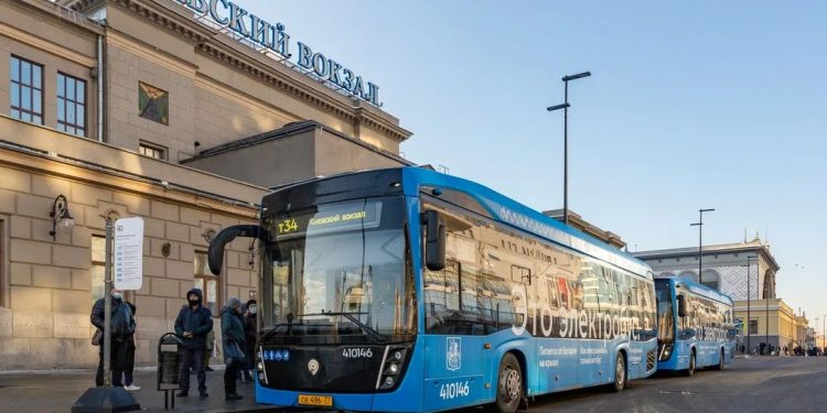 Moscow Electric Buses 750x375 - 1050 Electric Buses Now Serving 79 Routes In Moscow and Transporting Over 430,000 Passengers Daily
