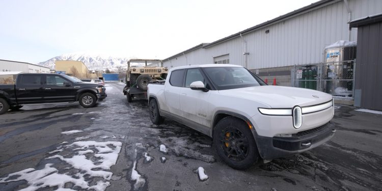 Rivian R1T winter towing 750x375 - Impact of Towing and Cold Weather on the Range of the R1T Electric Truck