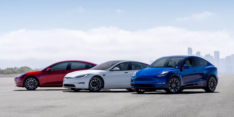 Tesla Dominates Luxury Auto Market in US Delivers 491000 Vehicles in 2022 750x375 - Electric Vehicles Reach 10% Global Market Share in 2022 with Record Sales of 7.8 Million Units