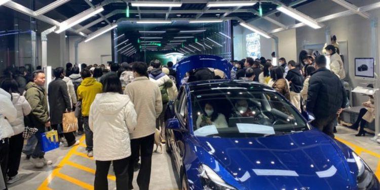 Tesla owners in China protest after missing big price cuts 750x375 - Tesla owners in China protest after missing big price cuts