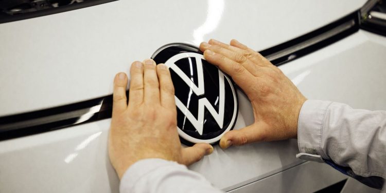Volkswgen emblem 750x375 - Volkswagen Considering Public Listing for Energy and Charging Division After Porsche's Successful IPO