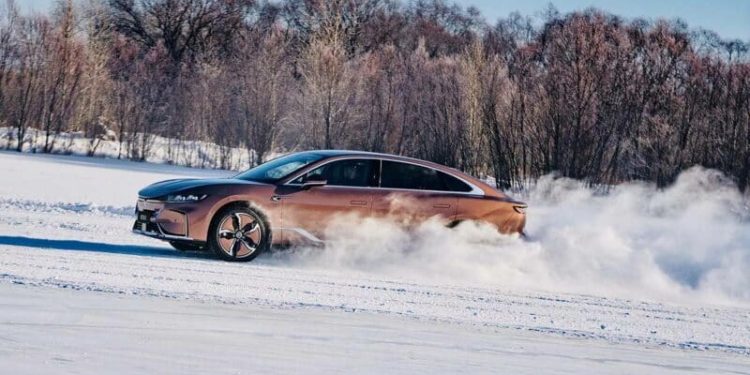Voyah Zhuiguang Electric Sedan and Dreamer NEV MPV Pass Winter Tests in China 750x375 - Voyah Zhuiguang Electric Sedan and Dreamer NEV MPV Pass Winter Tests in China