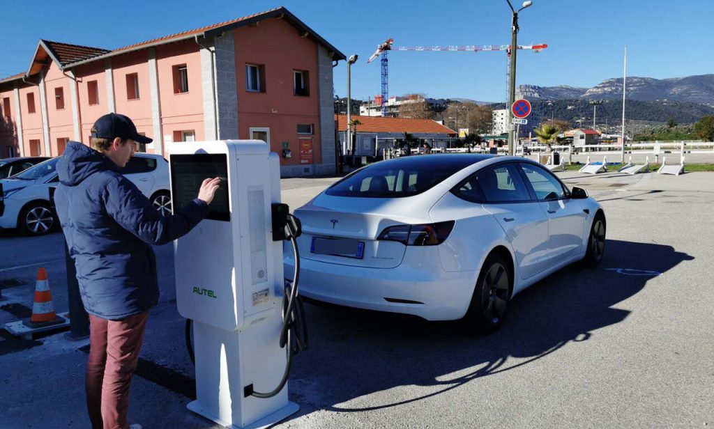 Autel’s MaxiCharger DC Compact Makes European Debut in Nice, France