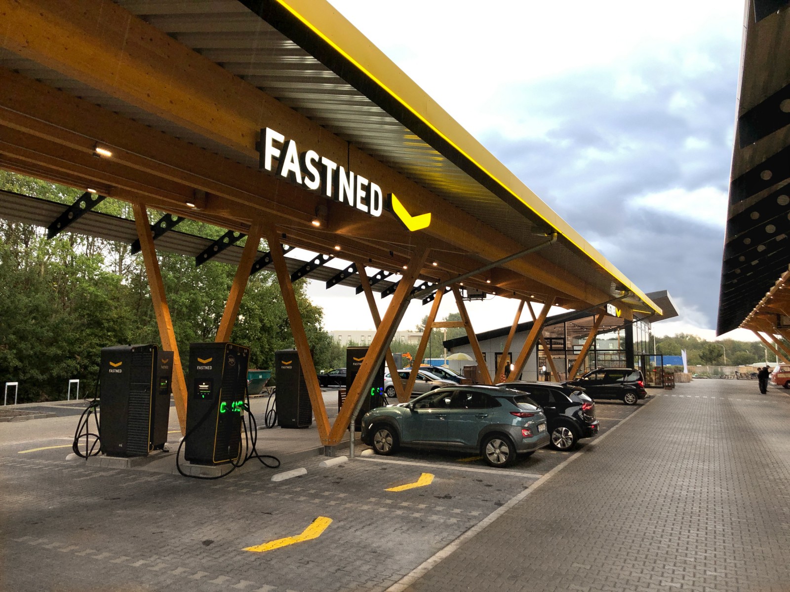Fastned Opens 250th EV Charging Station In Europe 14th In UK With 