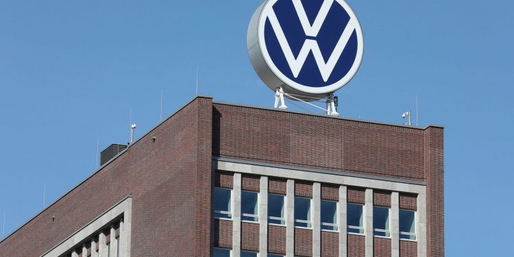 volkswagen logo 750x375 - Volkswagen Group Components Expands Kassel Plant for Electric Motors and Power Electronics