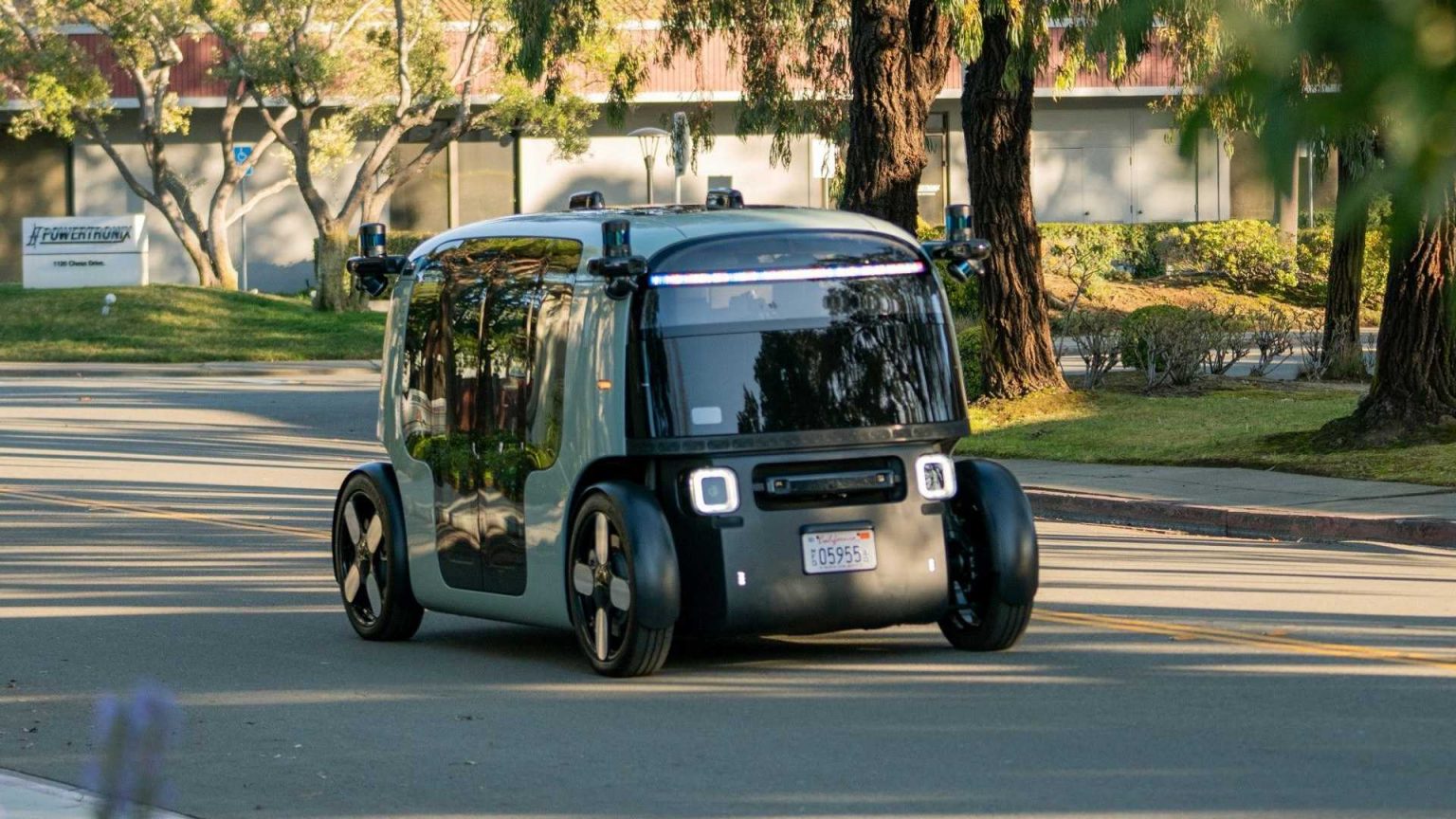 Zoox Plans Robotaxi Launch on Uber App in Las Vegas Pending U.S. Approval