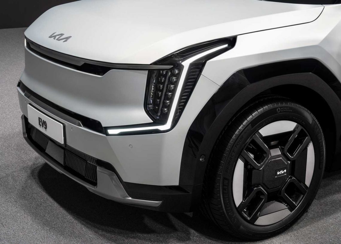 Kia Reveals Powertrain Specs, Dimensions, And Features Of All-New EV9 ...