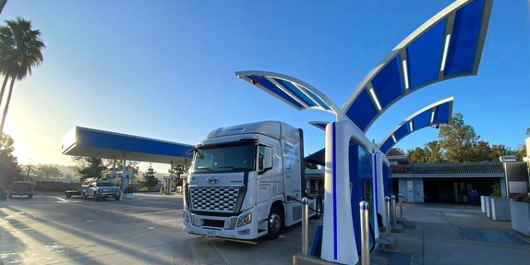 FirstElement Fuel Hyundai Hydrogen 750x375 - FirstElement Fuel and Hyundai Join Forces to Power Heavy-Duty Fuel Cell Trucks with Hydrogen