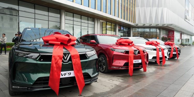Vinfast VF 9 750x375 - VinFast Delivers First Batch of VF 9 All-Electric SUVs to Customers in Vietnam