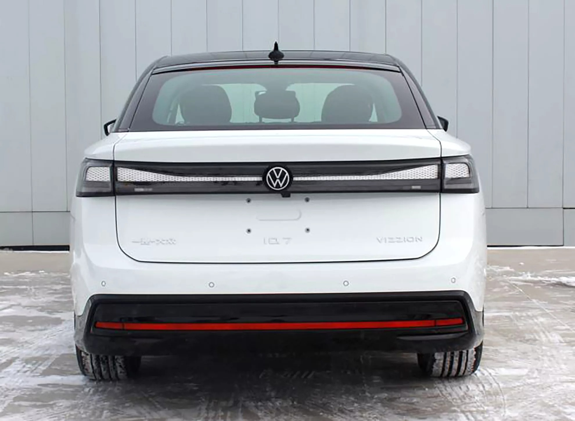 2024 VW ID7 2 - Volkswagen Unveils 2024 ID.7 Electric Sedan in China, Set to Compete with Tesla Model 3 as Upmarket Passat Alternative