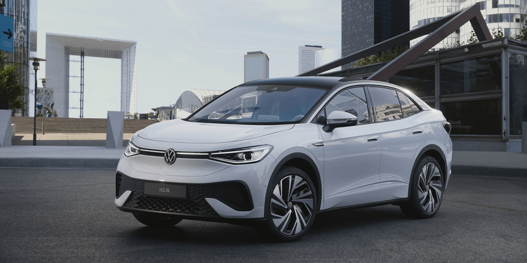 Volkswagen’s CEO: “We Are No Longer Competitive” – Plans Job Cuts Amidst EV Market Shift