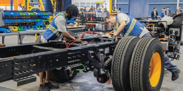 Blue Bird EV Center Production Workers 750x375 - Blue Bird Unveils New Electric Vehicle Build-Up Center to Produce 5,000 Electric School Buses Annually