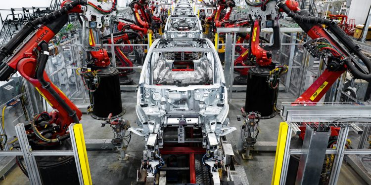 Tesla Manufacture 750x375 - Tesla's Revolutionary Production Techniques Could Slash Costs for Entry-Level EVs