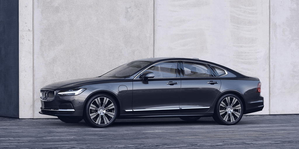 Volvo Removes Plug-In Hybrid Models from UK Market to Prioritize Full Electrification