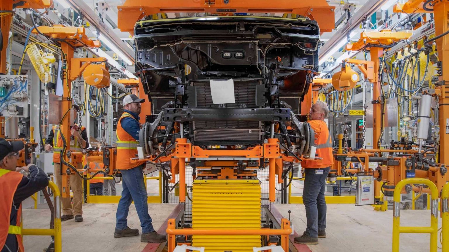 GM to Pause BrightDrop Van Production in Canada Amid Weak Demand