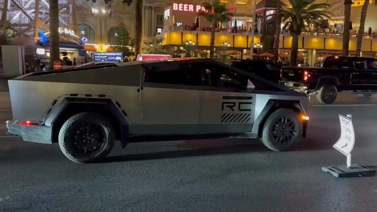 Tesla Cybertruck Spotted on the Las Vegas Strip, Equipped with Trailer ...