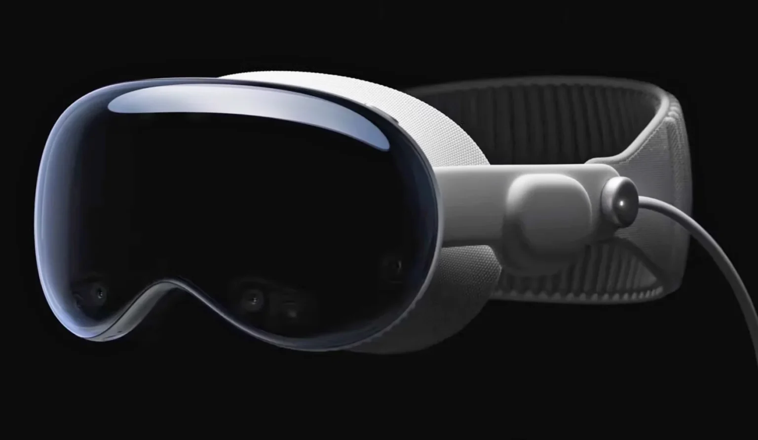 Reckless Behavior Draws Attention: Tesla Drivers Spotted Wearing Apple VR Headsets
