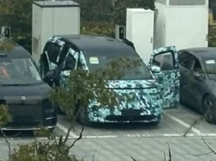 Camouflaged Zeekr MIX Electric MPV Spotted In China - EVMagz