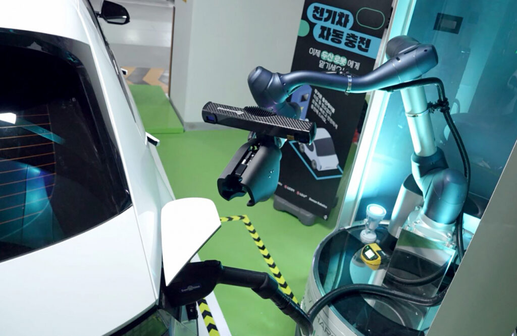 Doosan Robotics and LG Electronics Develop Robot-Operated Automated Electric Vehicle Charger