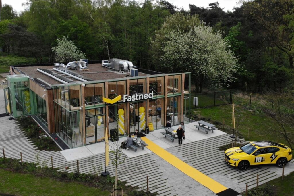 Fastned Introduces “Motorway Service Station of the Future” with Shop and Restaurant at Charging Station