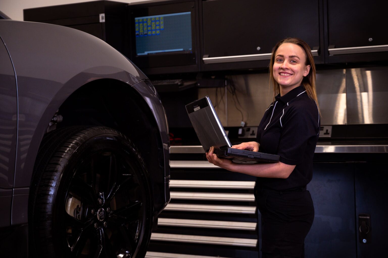 JLR Trains 20,000 Employees in Electrification and Digitalization