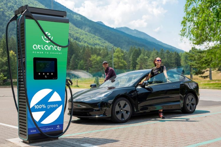 Zunder Secures €225 Million Loan from Santander to Expand Electric ...