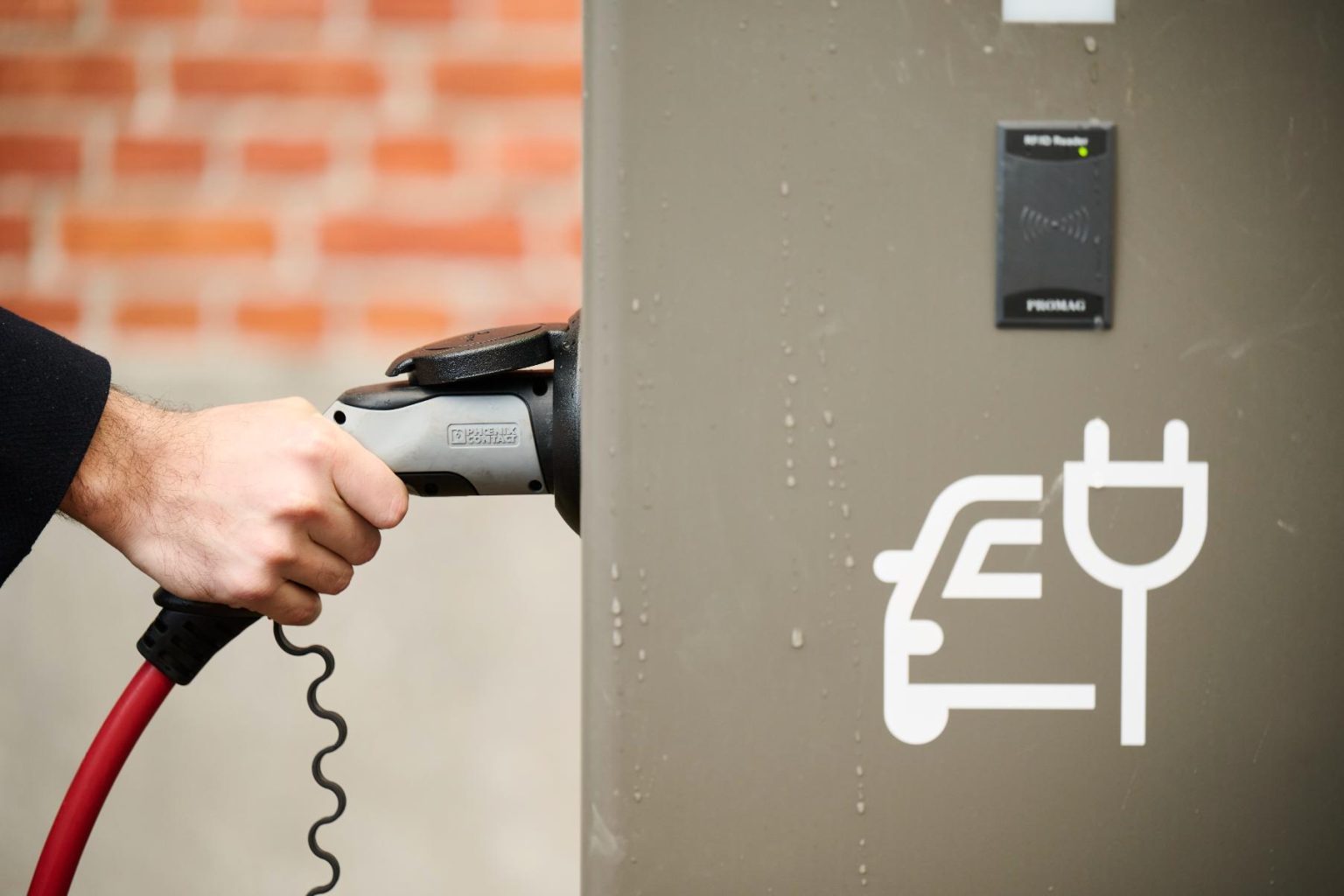 TotalEnergies to Install 2,000 New Electric Car Charging Points in Brussels by Mid-2025