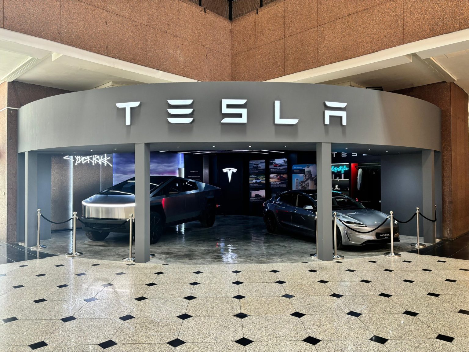 Tesla Prepares for India Entry with Retail Expansion and Hiring Push