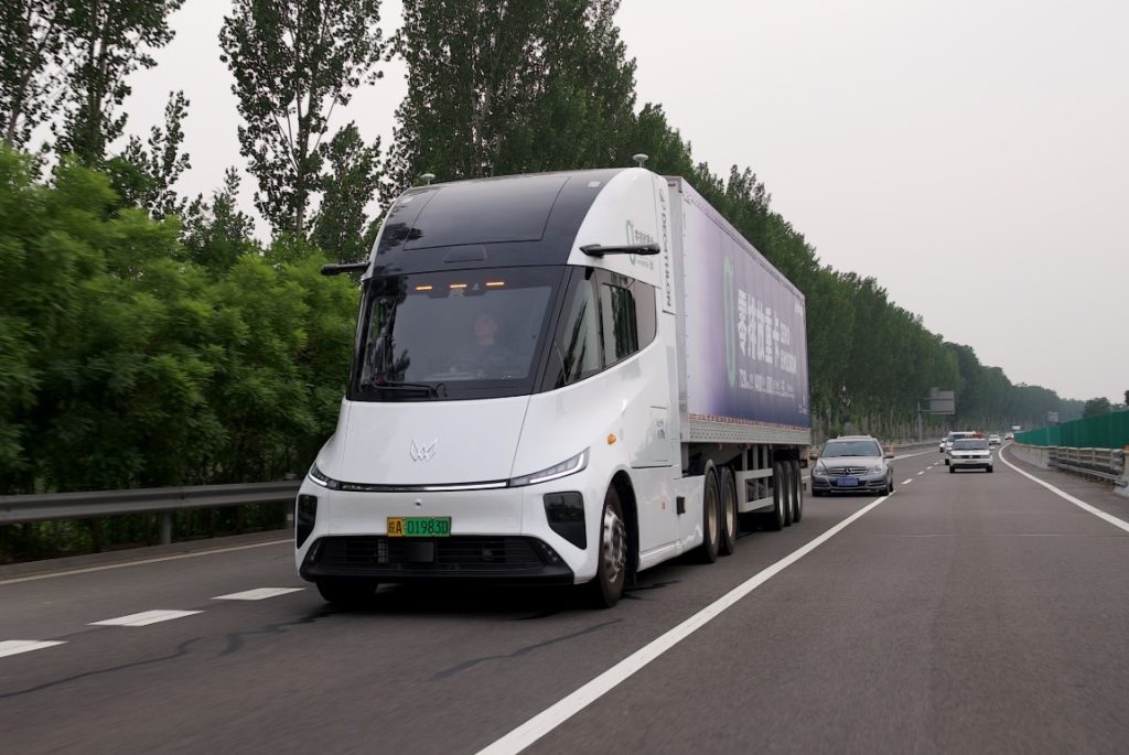 Chinese Companies Push into Global Electric Truck Market, Leveraging EV Expertise