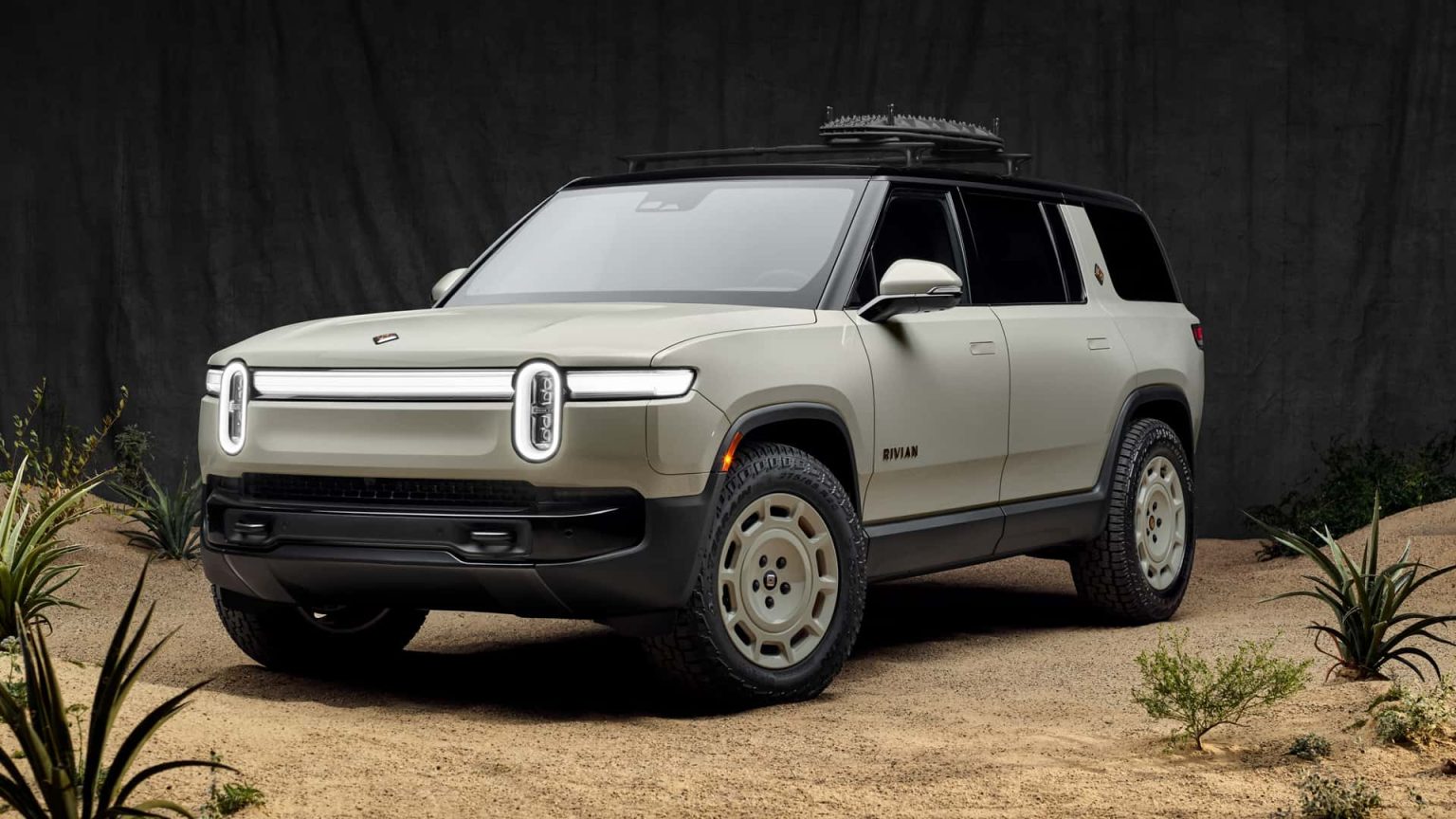 Rivian Unveils California Dune Edition of Tri-Motor R1 with Off-Road Upgrades