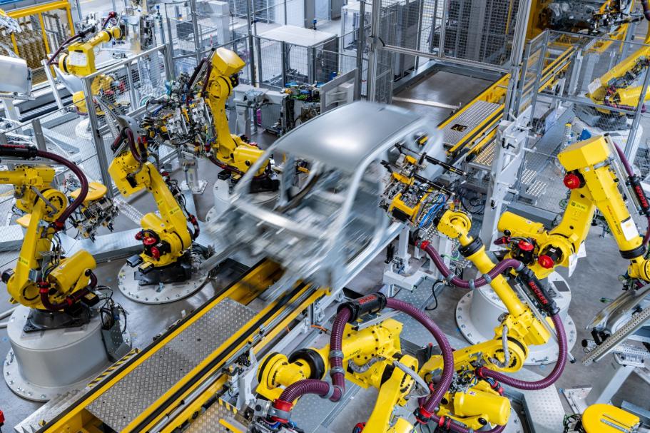 BMW Expands Regensburg Plant with New Body Shop in Neutraubling