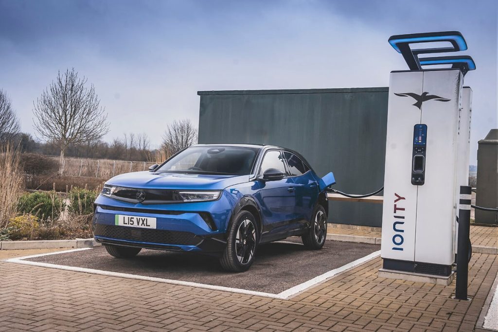 UK Registers Nearly Half a Million Electric Cars in 2025 as BEV Share Climbs to 23.4%