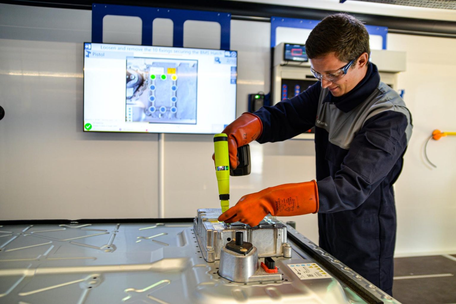 EV Battery Repairs Can Cut CO₂ Emissions by 93%, Autocraft Report Finds
