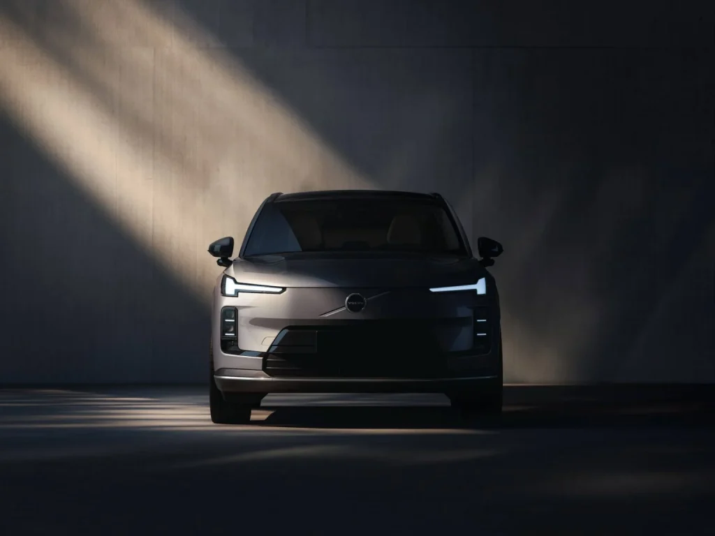 Volvo Unveils XC70 Plug-In Hybrid with Extended Electric Range Volvo XC70