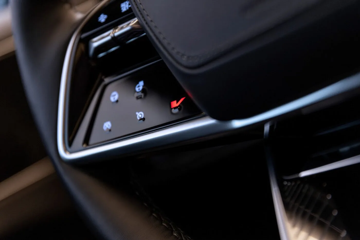Cadillac Lyriq-V