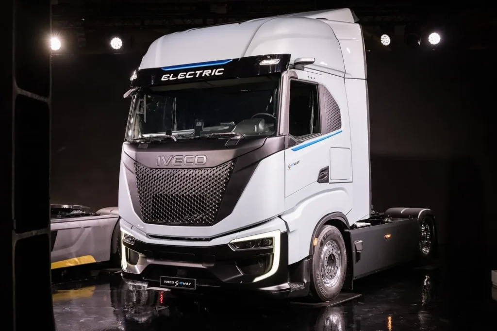 Iveco Expands Electric Line-Up with S-eWay Artic Truck and eJolly Vans for Long-Haul and Urban Mobility