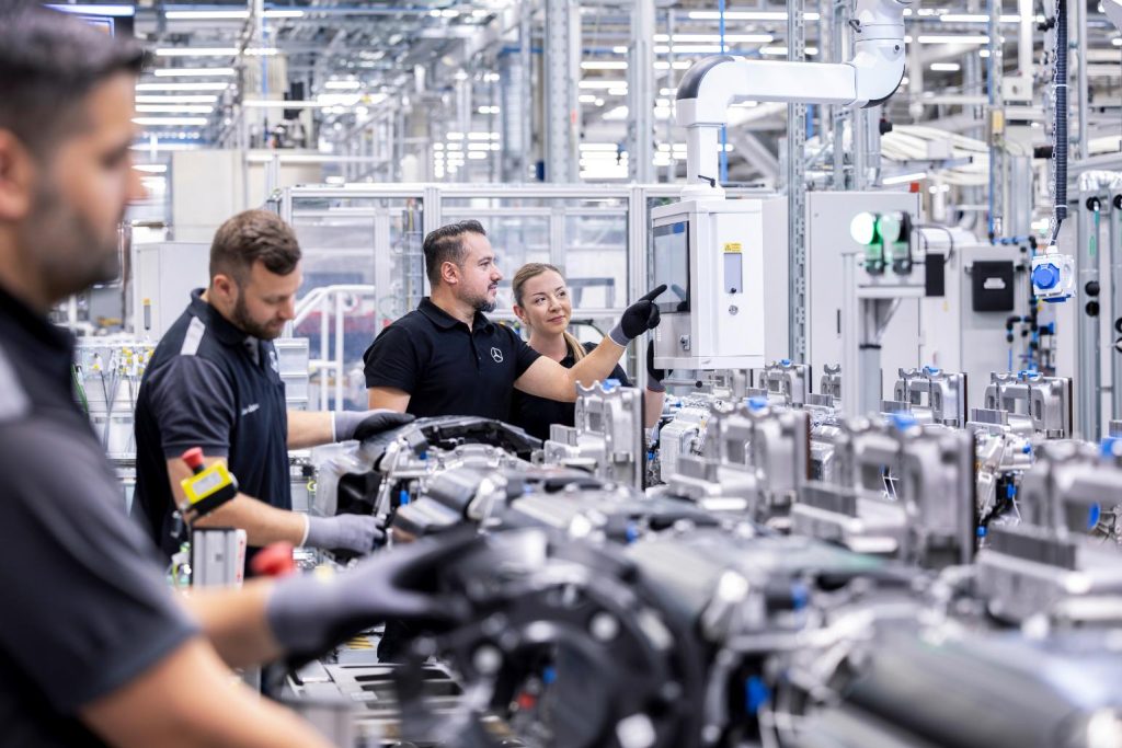 Mercedes-Benz Ramps Up Production of Electric Drive Units for CLA in Stuttgart