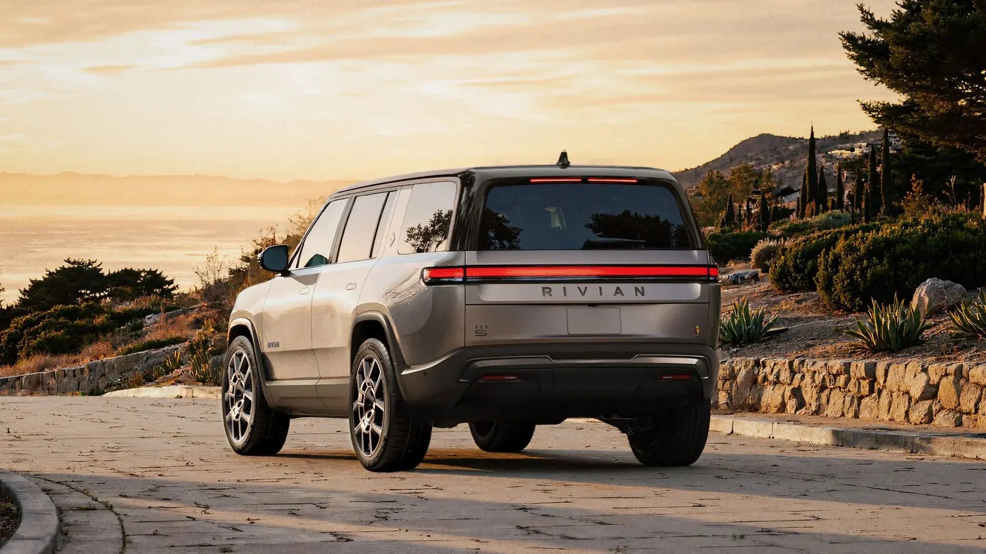 Rivian R1S Exterior