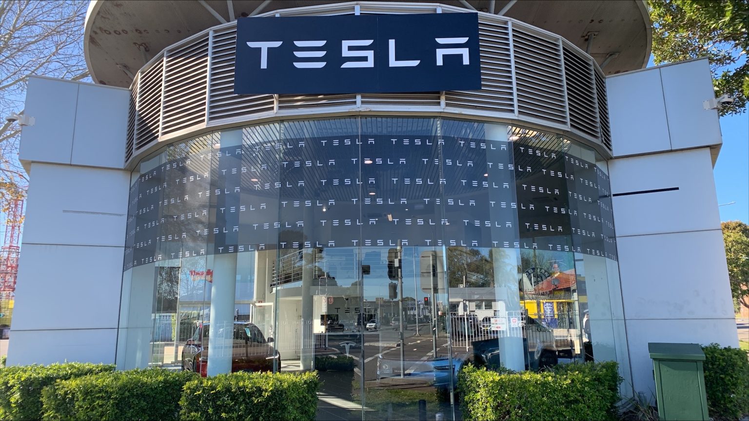 Tesla Dealer