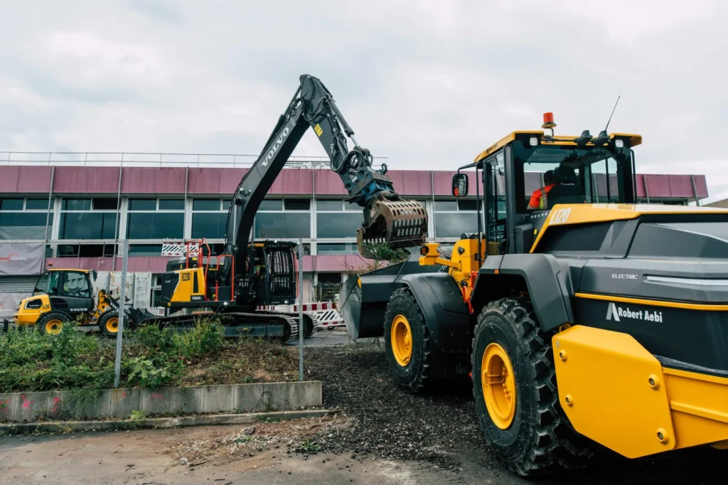 Siemens Completes “World’s First” Fully Electric Building Demolition in Germany Volvo CE