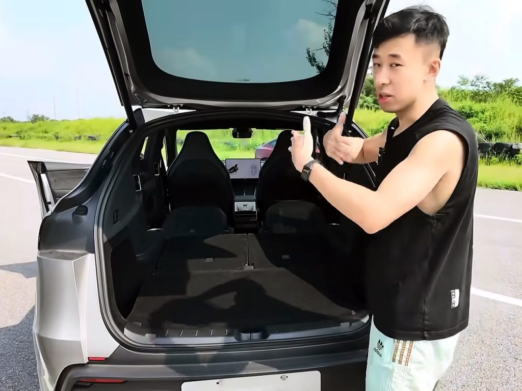 Tesla Model Y L Reviews Highlight Adult-Friendly Third Row and Automatic Folding Seats