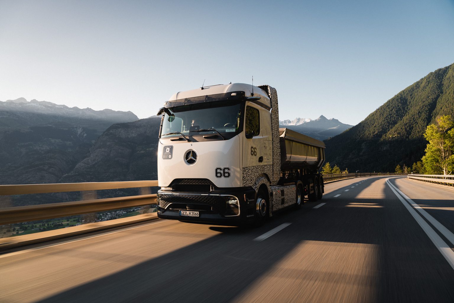Daimler Truck Tests Hydrogen-Powered GenH2 in Swiss Alps