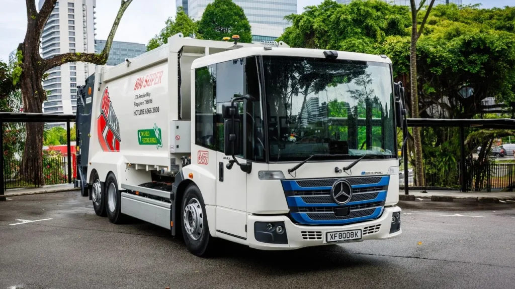 Daimler Truck Delivers First Mercedes-Benz eEconic to Singapore Waste Operator